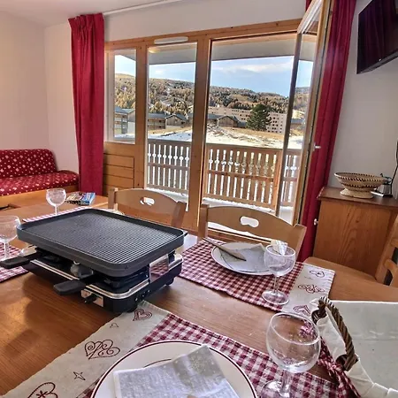 Bright With Balcony Close To Slopes *